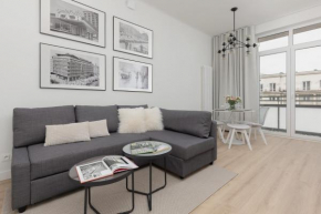 Spacious Apartment with Panoramic View of Warsaw by Noclegi Renters